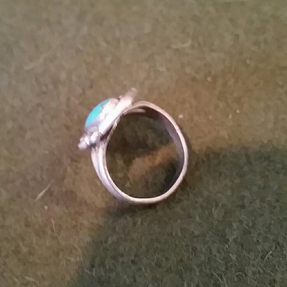 Turquoise and Silver Ring - Picture 4 of 6